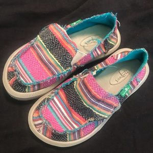 Girl’s shoes